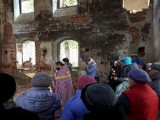 Первый молебен в заброшенном храме Ярославского района